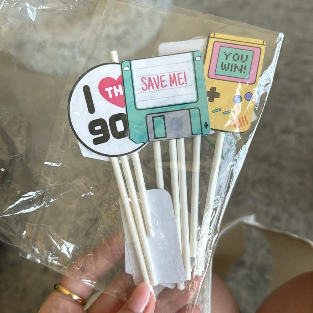90’s Cupcake Toppers 🧁 - 8pcs